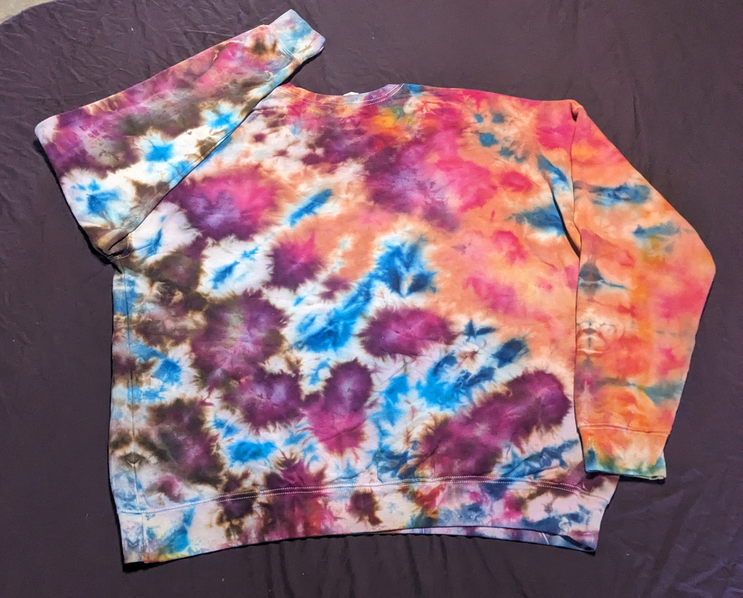 1. XXL Magic Camo Hoodless Sweatshirt